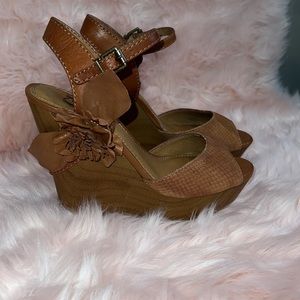 Gianni Bini Floral Wedges "Hot-Shot" Snake Luggage Brown Leather Size 7.5